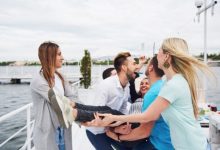 Feiern auf dem Wasser: Warum eine Bootsparty immer Spaß macht
