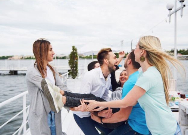 Feiern auf dem Wasser: Warum eine Bootsparty immer Spaß macht